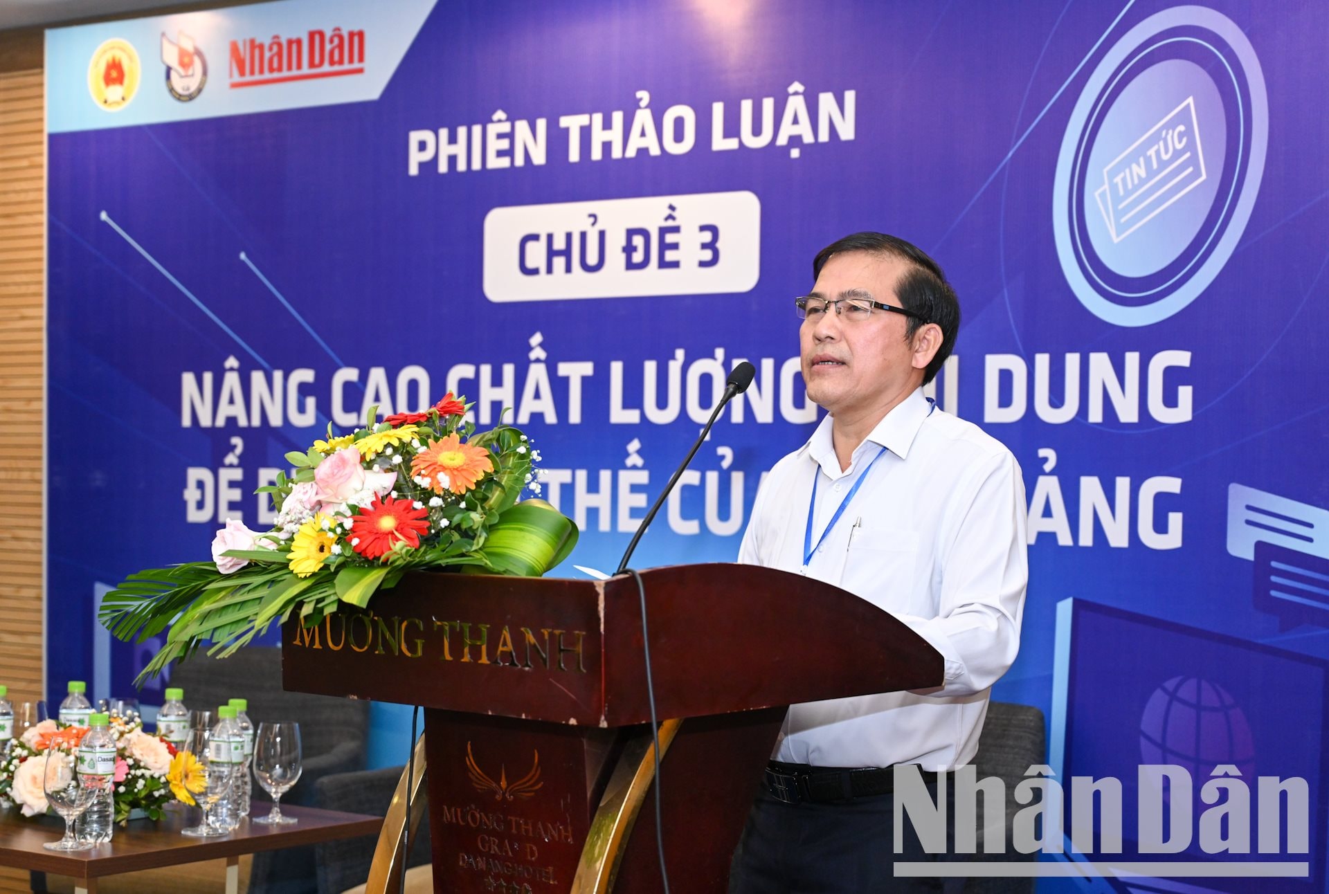 W__chu-tich-hoi-nha-bao-da-nang-tong-bien-tap-bao-da-nang-nguyen-duc-nam-trinh-bay-tham-luan-3.jpg