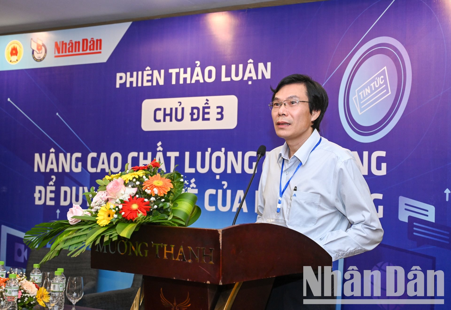 W_pho-tong-bien-tap-bao-sai-gon-giai-phong-pham-van-truong-trinh-bay-tham-luan.jpg