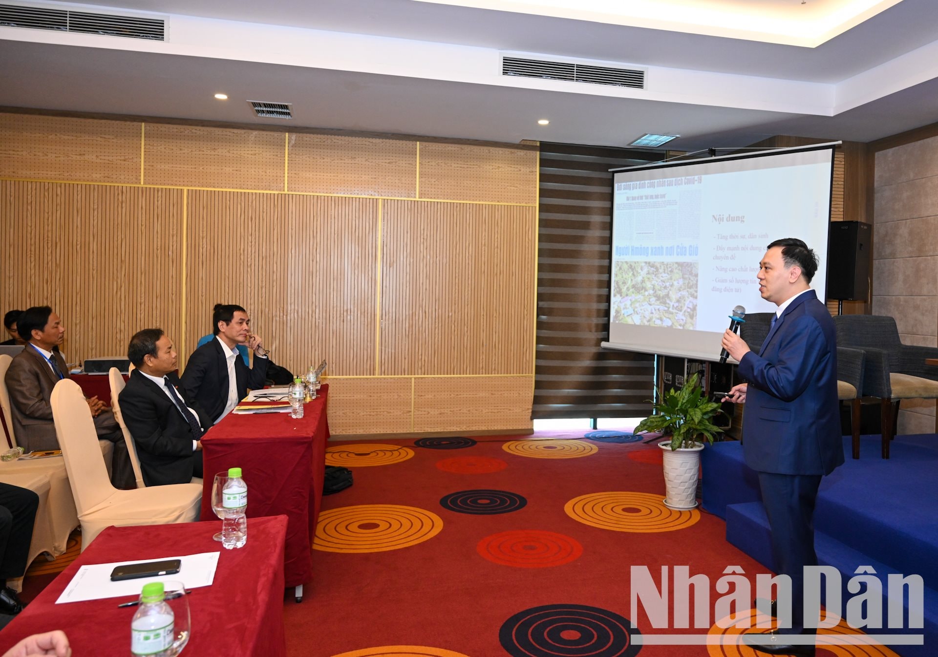 W_pho-truong-ban-nhan-dan-dien-tu-ngo-viet-anh-trinh-bay-tham-luan-1.jpg