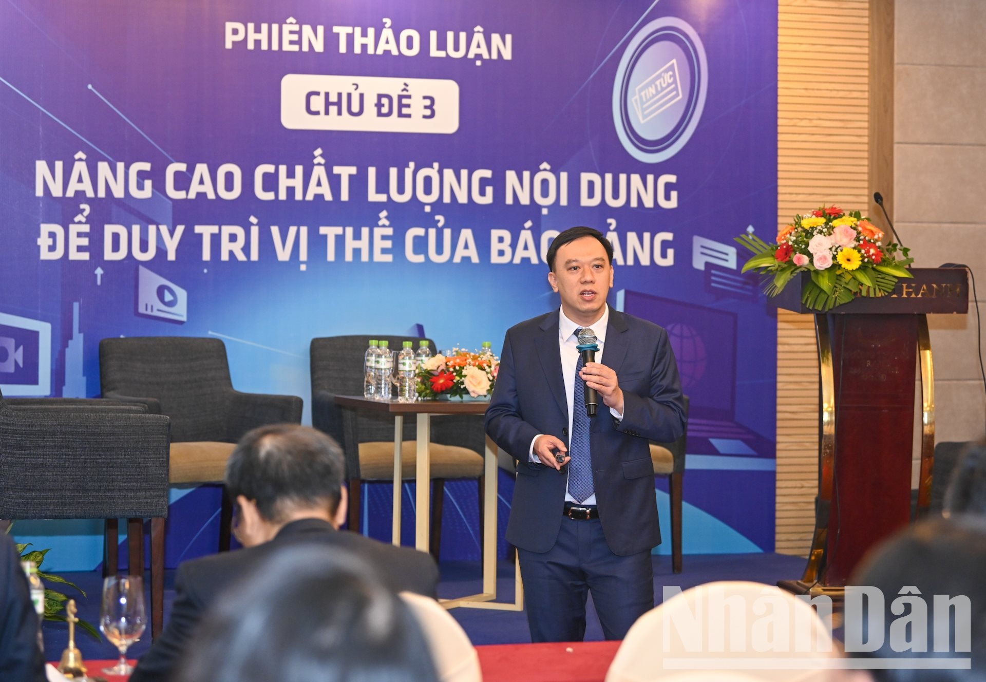 W_pho-truong-ban-nhan-dan-dien-tu-ngo-viet-anh-trinh-bay-tham-luan-7.jpg