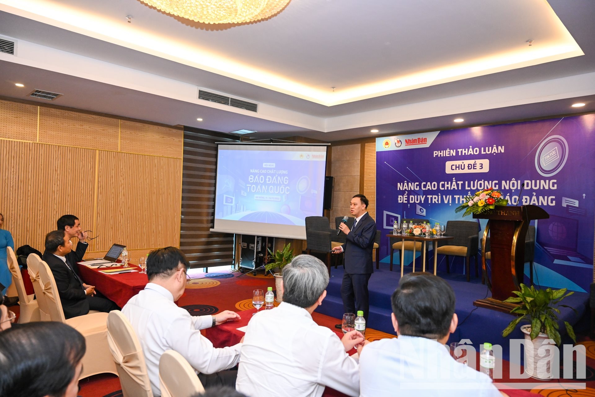 W_pho-truong-ban-nhan-dan-dien-tu-ngo-viet-anh-trinh-bay-tham-luan.jpg