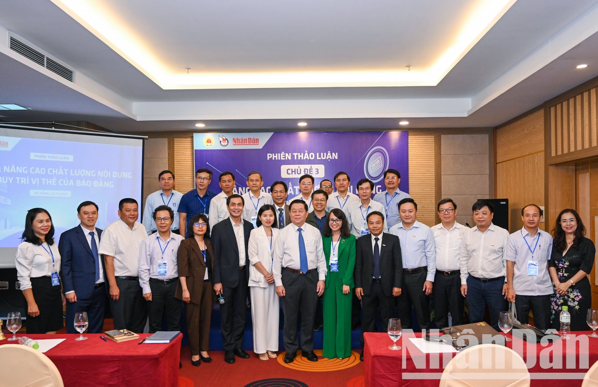 W_truong-ban-tuyen-giao-tu-nguyen-trong-nghia-voi-cac-dai-bieu-du-phien-thao-luan-1.jpg
