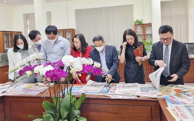 Tiếp tục đổi mới, nâng cao chất lượng báo Đảng địa phương ảnh 1